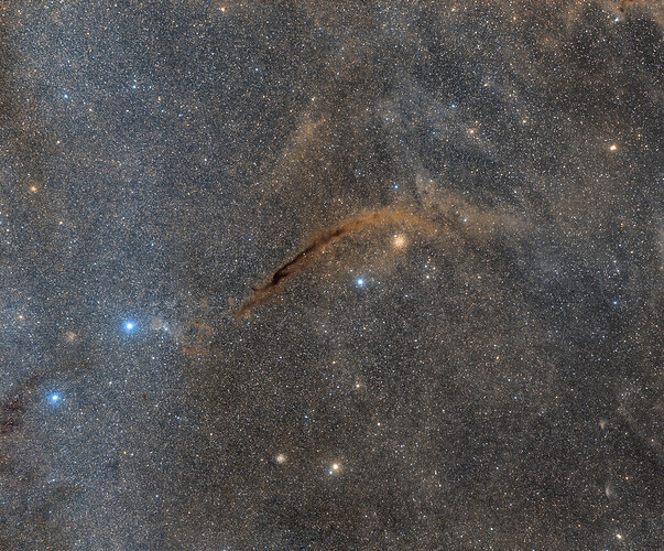 NGC 4372 和暗饰带星云